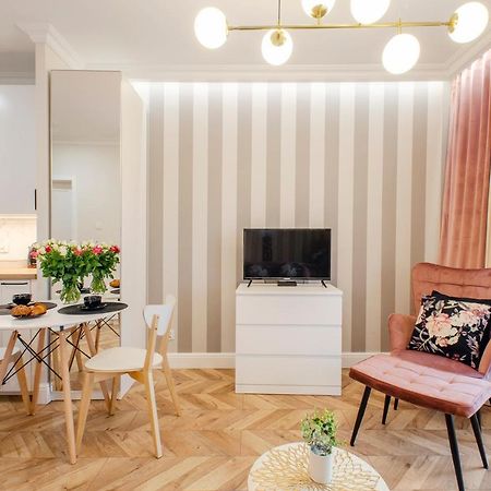 Sky Home- Rose Apartament -Manufaktura, Bezplatny Parking, Klima, Dostep Na Kod Łódź Eksteriør billede